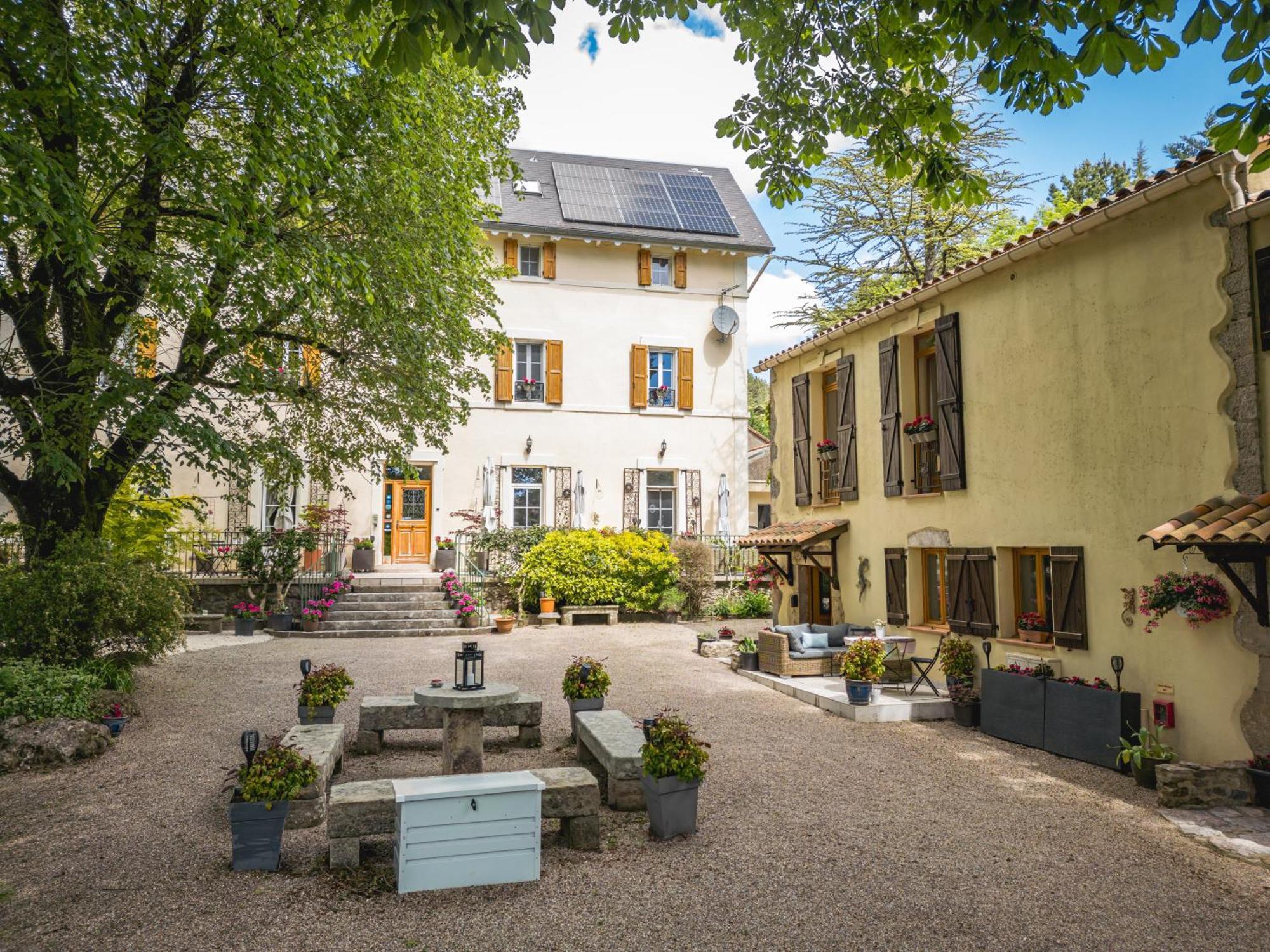Gites Du Caylar - Chambres Et Appartments Le Caylar Eksteriør billede